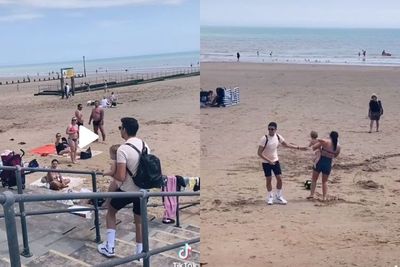 Miris, Ibu Ini Terlihat Bodo Amat & Bersantai di Pantai, Padahal Bayinya Hampir Celaka