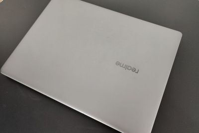 Jelang Perilisan, Tampilan Laptop Pertama dari Realme Telah Bocor di Internet