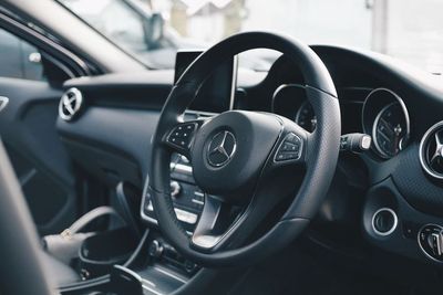Apakah Benar Simpan Hand Sanitizer di Dalam Mobil Bisa Picu Ledakan?