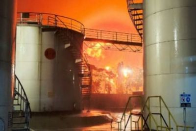 Pertamina Masih Berupaya Padamkan Kilang Minyak Cilacap yang Terbakar