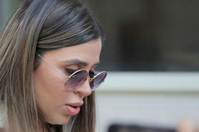 Penampakan Istri Bos Kartel Narkoba El Chapo Saat Hadir di Pengadilan Washington