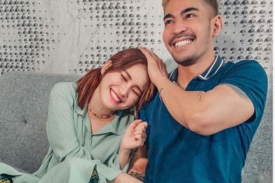 Robby Purba Gendong Mesra Ayu Ting Ting, Netizen Doakan Berjodoh: Kawal Sampai Nikah