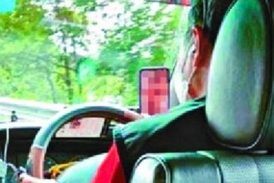 Pengemudi Taksi Ini Memicu Kemarahan Publik karena Menonton Film Porno saat Bawa Penumpang