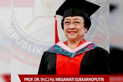 Berubah Doktor Jadi Profesor Kehormatan, Rocky Gerung Protes Status Guru Besar Megawati