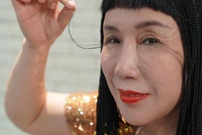 Wanita Ini Jadi Pencetak Rekor Pemilik Bulu Mata Terpanjang di Dunia, Panjangnya 8 Inci