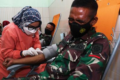 FOTO: Bakti Sosial Peringati Hari Donor Darah Sedunia di Madiun