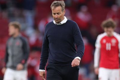 Pelatih Timnas Denmark Menangis Usai Christian Eriksen Ambruk di Euro 2020