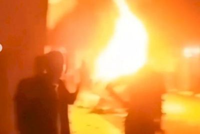 Puluhan Warga Bakar Kapal Motor di Lampung, Polisi Turun Tangan