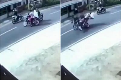 Detik-detik Kecelakaan Motor di Magelang, Bocah Perempuan Ikut Terpental ke Aspal