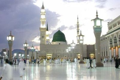 Dua Pejabat Masjid Nabawi Dipecat karena Salat Subuh Tertunda 45 Menit