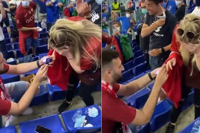 Viral Video Pria Fans Turki Lamar Pacar di Laga Kontra Italia, Netizen: Man of the Match!