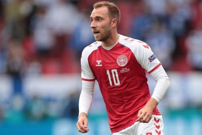 Saat Kolaps, Christian Eriksen Dapatkan Pertolongan Cardiac Massage