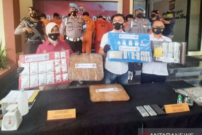 Polisi Bongkar Tempat Pembuatan Tembakau Sintetis di Bogor, Raup Keuntungan Rp20 Juta/Kg