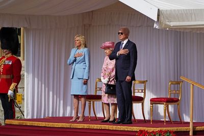 Style Fashion Joe Biden Dianggap Langgar Protokol saat Bertemu Ratu Elizabeth II, Apa Itu?