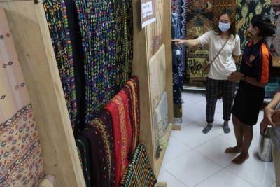 Lanjutkan Keahlian Para Leluhur, Tenun Manggarai Barat Butuh Regenerasi Kaum Muda