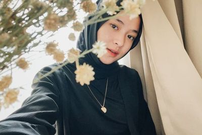 Nissa Sabyan Unjuk Kemampuan Nyanyi Sambil Main Piano, Dipuji Netizen: MasyaAllah Suaramu