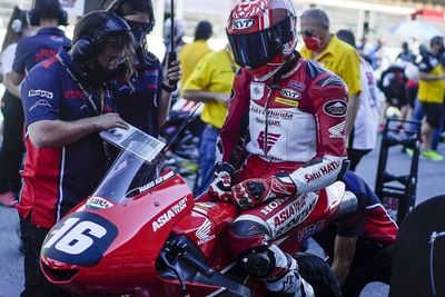 Pembalap Moto3 Ini Diserang Netizen Indonesia Sebab Bikin Mario Aji Jatuh!