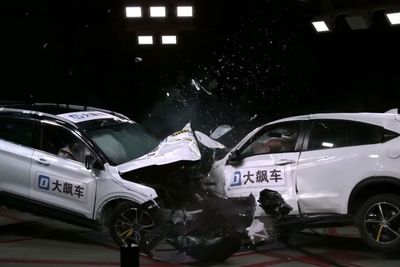 Melihat Laga Kambing Antara Mobil Honda HR-V dan Mobil Buatan Tiongkok