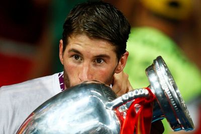 Real Madrid Umumkan Perpisahan, Sergio Ramos Asik Lari dengan Pakaian Dalam