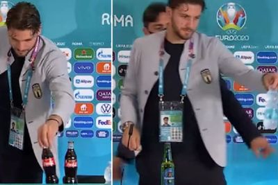 Seperti Ronaldo, Manuel Locatelli juga Singkirkan Botol Coca-Cola Saat Konferensi Pers