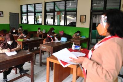 Kasus Covid-19 Melonjak, Pemprov DKI Hentikan Uji Coba Belajar Tatap Muka di Sekolah