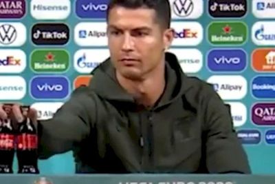 Sempat Jadi Bintang Iklan Coca-Cola, Ronaldo Disebut Munafik
