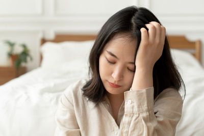 7 Cara Mengatasi Bad Mood tanpa Sebab pada Pria dan Wanita, Gampang!