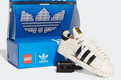 Lego Merilis Mainan Baru Berbentuk Sepatu Superstar, Hasil Kerja Sama dengan Adidas