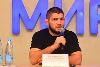 Pensiunan UFC Khabib Nurmagomedov Siap Terjun ke Sepak Bola: Banyak Tawaran Klub Masuk