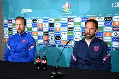 Pendapat Harry Kane dan Gareth Southgate Soal Aksi Pemain Geser Minuman Sponsor EURO 2020