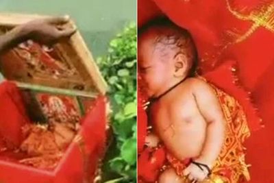 Momen Bayi Perempuan yang Baru Lahir Ditemukan Mengambang di Sungai Gangga India