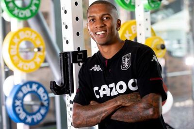Menolak Pensiun! Ashley Young Pilih Gabung Ipswich Town, Bakal Main Bareng Elkan Baggott