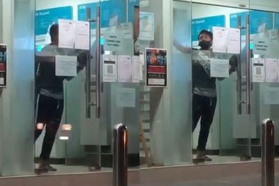 Viral Video Seorang Pria Terjebak di Bank Usai Pintu Otomatis Terkunci Pukul 8 Malam