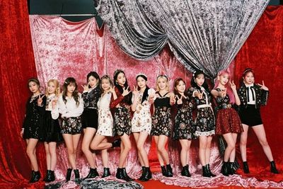CJ ENM Buka Kemungkinan IZ*ONE Debut Kembali