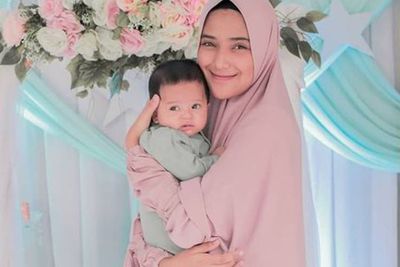 Nadya Mustika Unggah Video Akikah, Netizen Salfok Lihat Senyum Anaknya: MasyaAllah