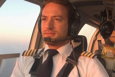 Seorang Pilot Membunuh Istrinya di Depan Anak Mereka yang Masih Berusia 11 Bulan