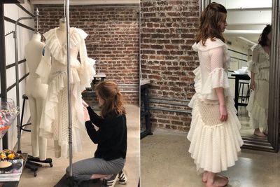 Wih, Wanita Ini Membuat Sendiri Baju Pengantinnya!