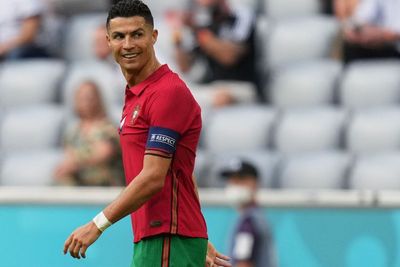 Cristiano Ronaldo Jadi Orang Pertama dengan 300 Juta Followers Instagram