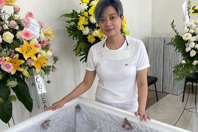 Kabar Duka, Ayah Leony Vitria Meninggal Dunia, Jenazah Dikremasi Lalu Dilarung ke Laut