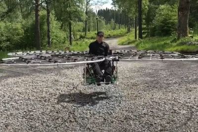 Viral Video Pria Menciptakan Drone yang Dapat Dinaiki dari Rumah, Aksinya Bikin Takjub