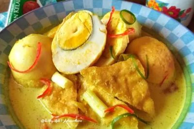 Menikmati Gulai Tahu Kuning Yang Bisa Jadi Menu Makan Siang Hari Ini