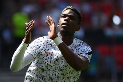 Manchester United Siap Tawarkan Pogba Gaji Tinggi Demi Bertahan di Klub