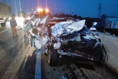 Viral! Kecelakaan Maut di Tol Jorr, Mobil Kia Ringsek Hingga Korban Tewas di Tempat