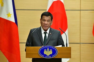 Presiden Filipina Mengancam Akan Memenjarakan Warganya yang Menolak untuk Divaksin