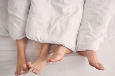 Viral Tidur Bareng Cewek Tapi Gak Disentuh, Netizen: Lebih Percaya Hitler Mati di Sukabumi
