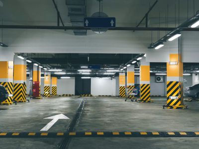 Warga Jakarta, Tarif Parkir Mobil Rencananya Akan Meroket Jadi Rp60 Ribu per Jam