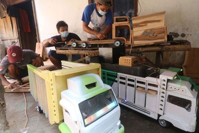 FOTO: Kerajinan Miniatur Truk