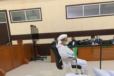 HRS Disarankan Minta Pengampunan ke Jokowi, Pengacara: Ini Nggak Lazim