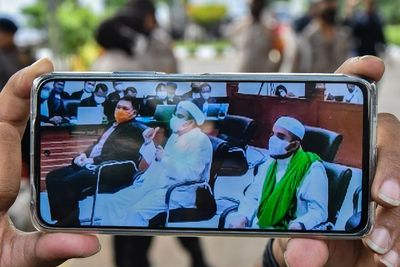Tak Terima Divonis Empat Tahun Penjara, HRS: Lawan Terus, Pengacara Jangan Mundur
