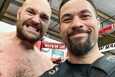 Persiapkan Duel Lawan Deontay Wilder, Tyson Fury Gandeng Joseph Parker untuk Sparring